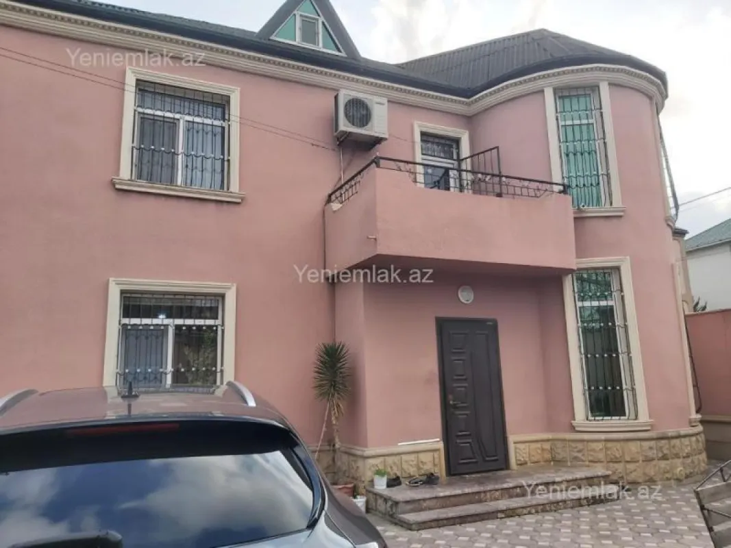 Satılır 10 otaqlı həyət evi 341 m²