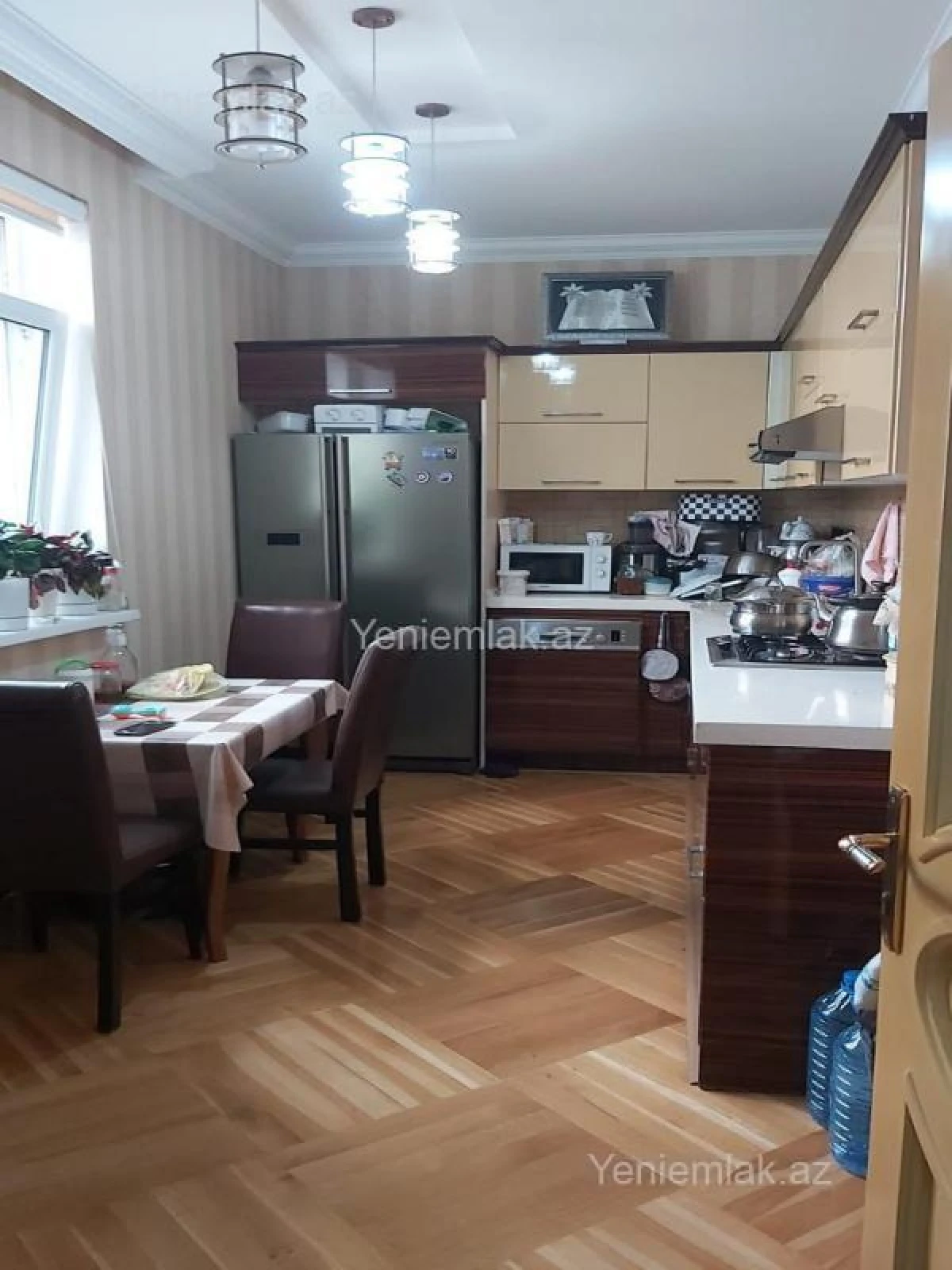 Satılır 10 otaqlı həyət evi 341 m²