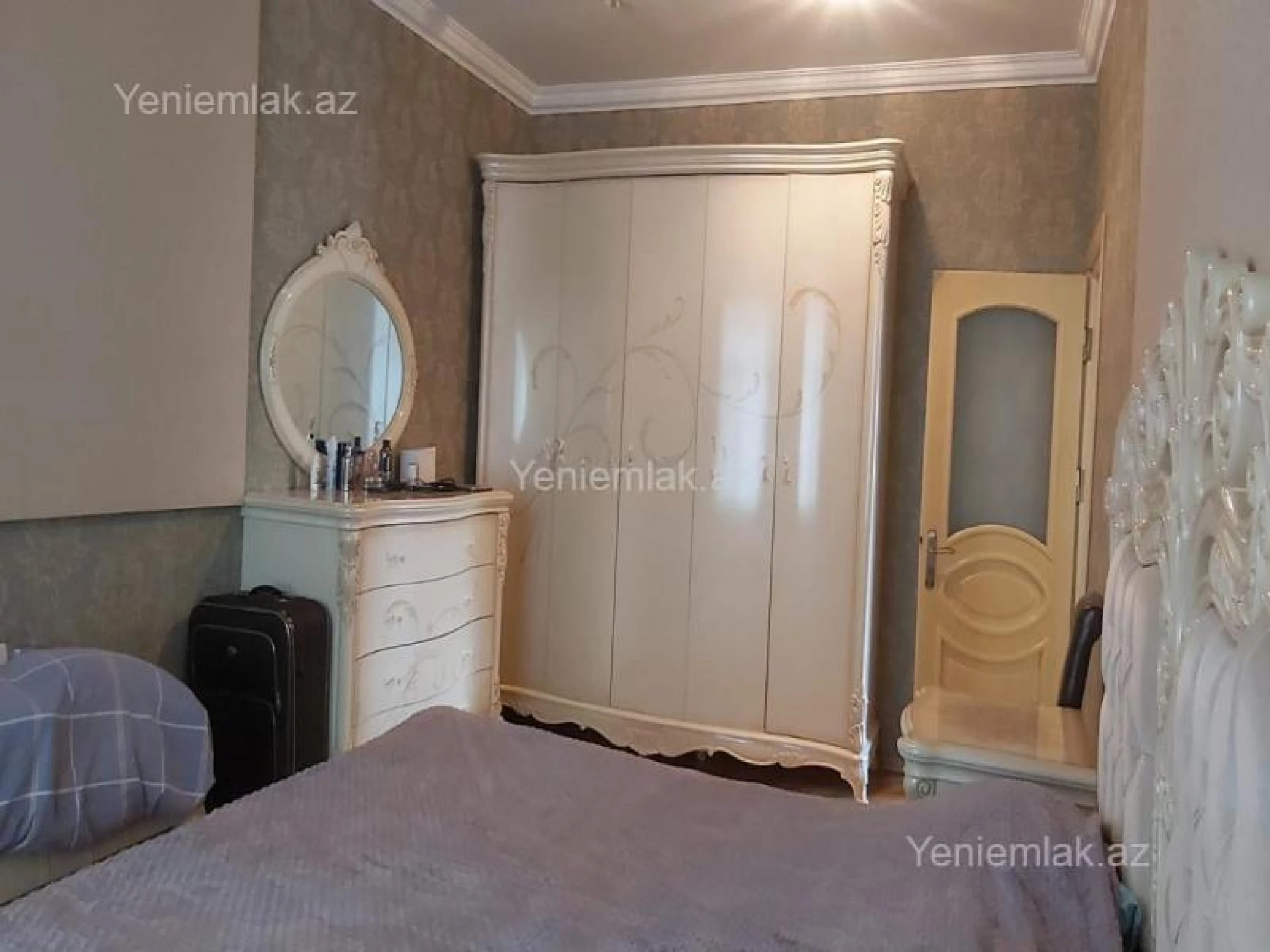 Satılır 10 otaqlı həyət evi 341 m²