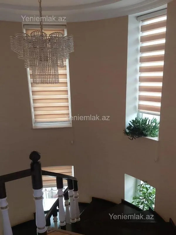 Satılır 10 otaqlı həyət evi 341 m²