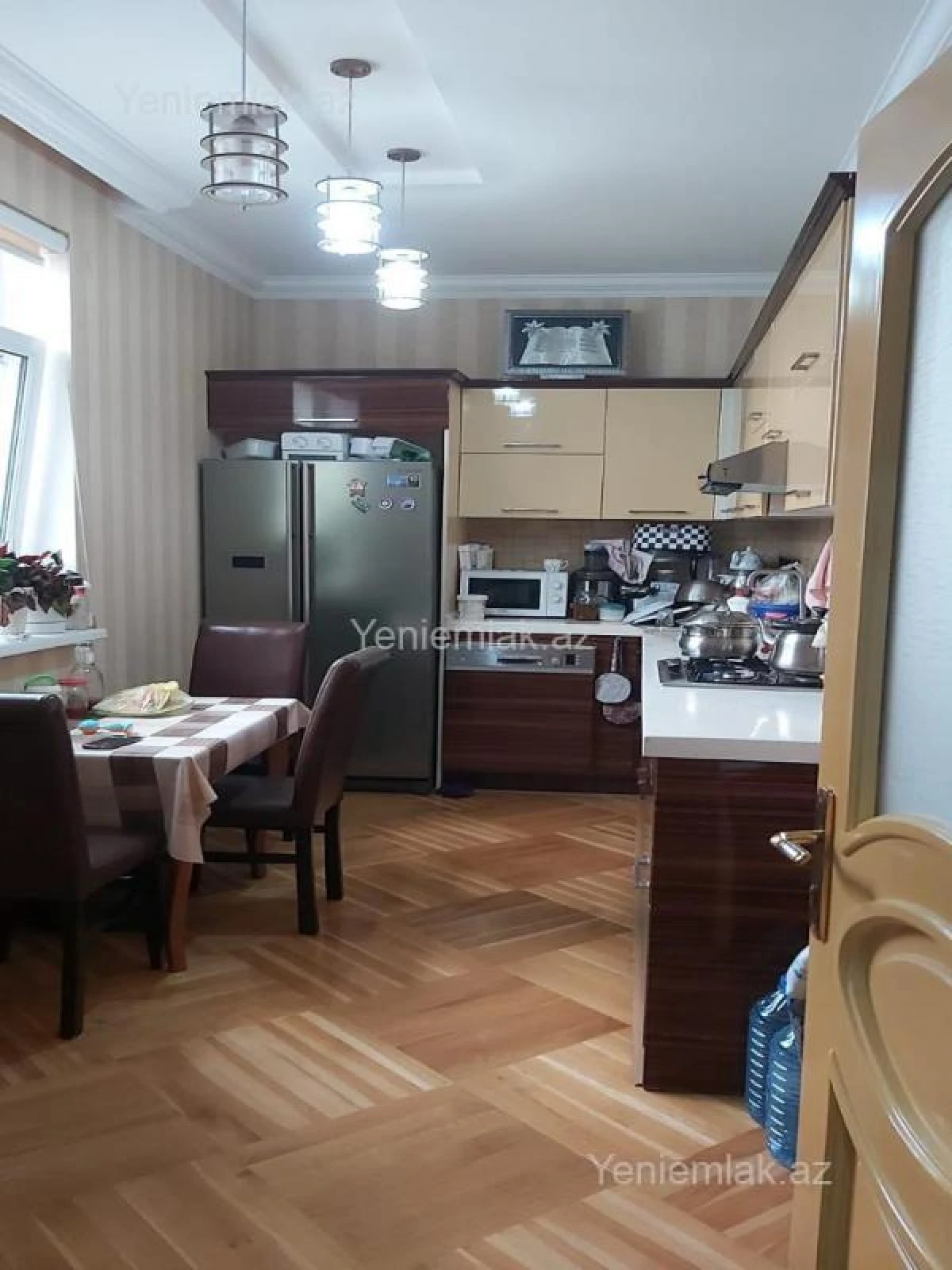 Satılır 10 otaqlı həyət evi 341 m²