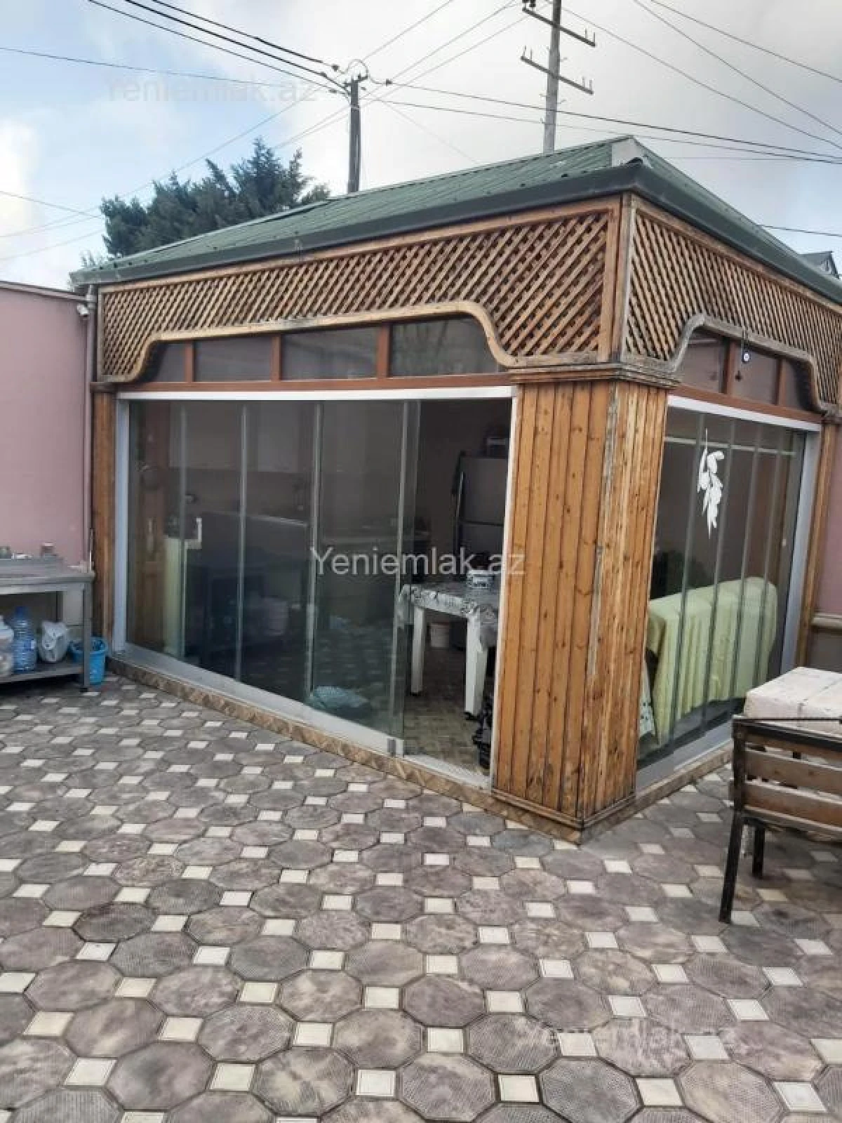 Satılır 10 otaqlı həyət evi 341 m²