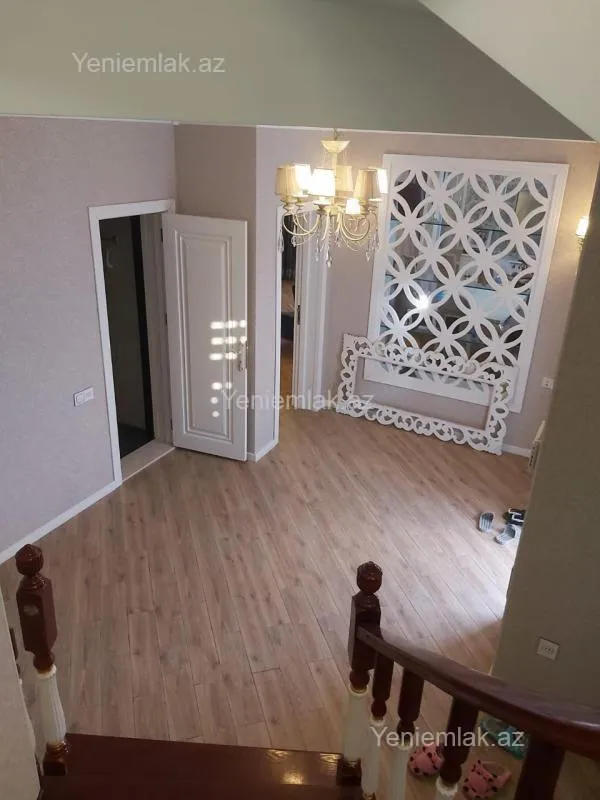 Satılır 10 otaqlı həyət evi 341 m²