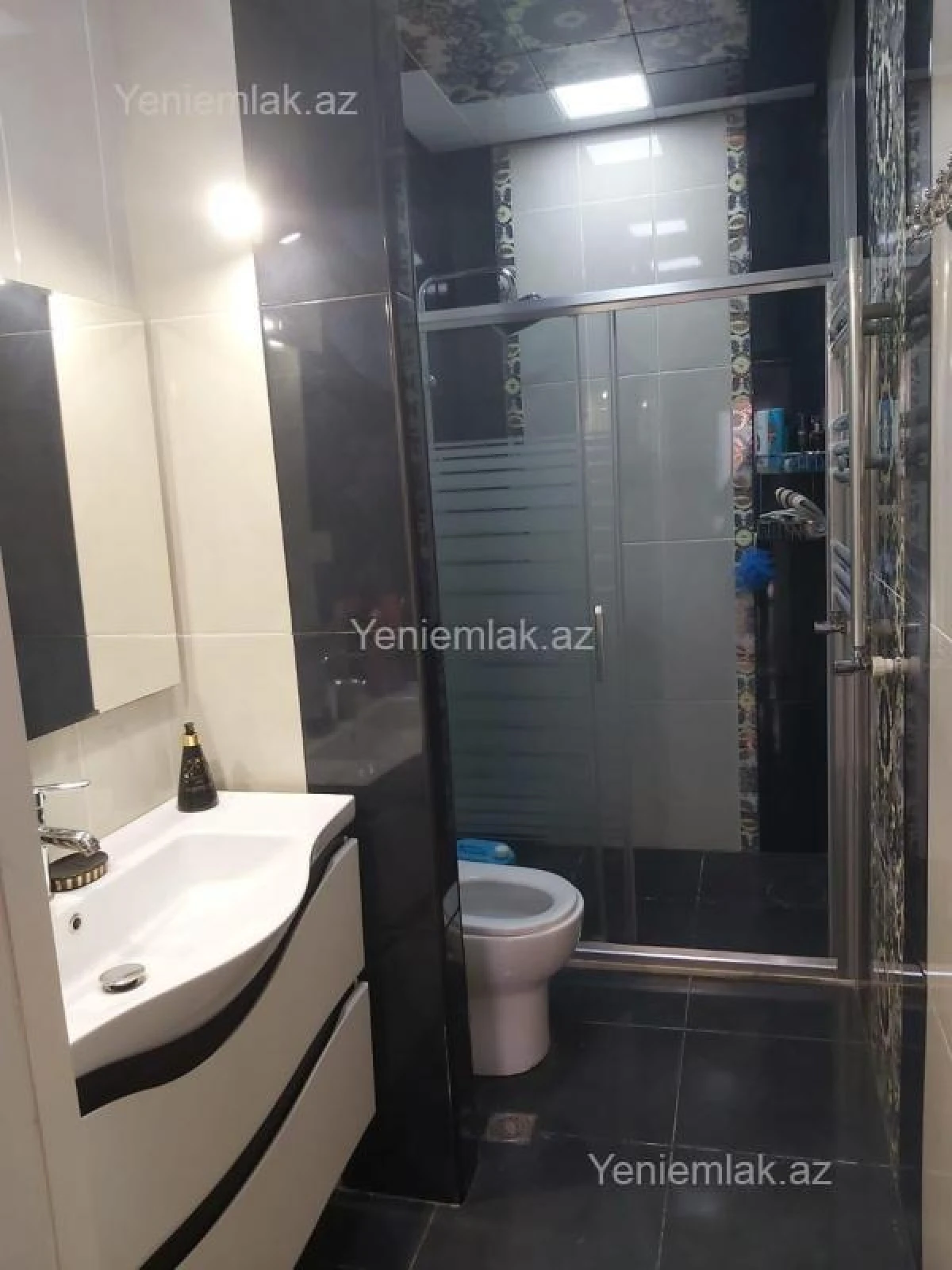 Satılır 10 otaqlı həyət evi 341 m²