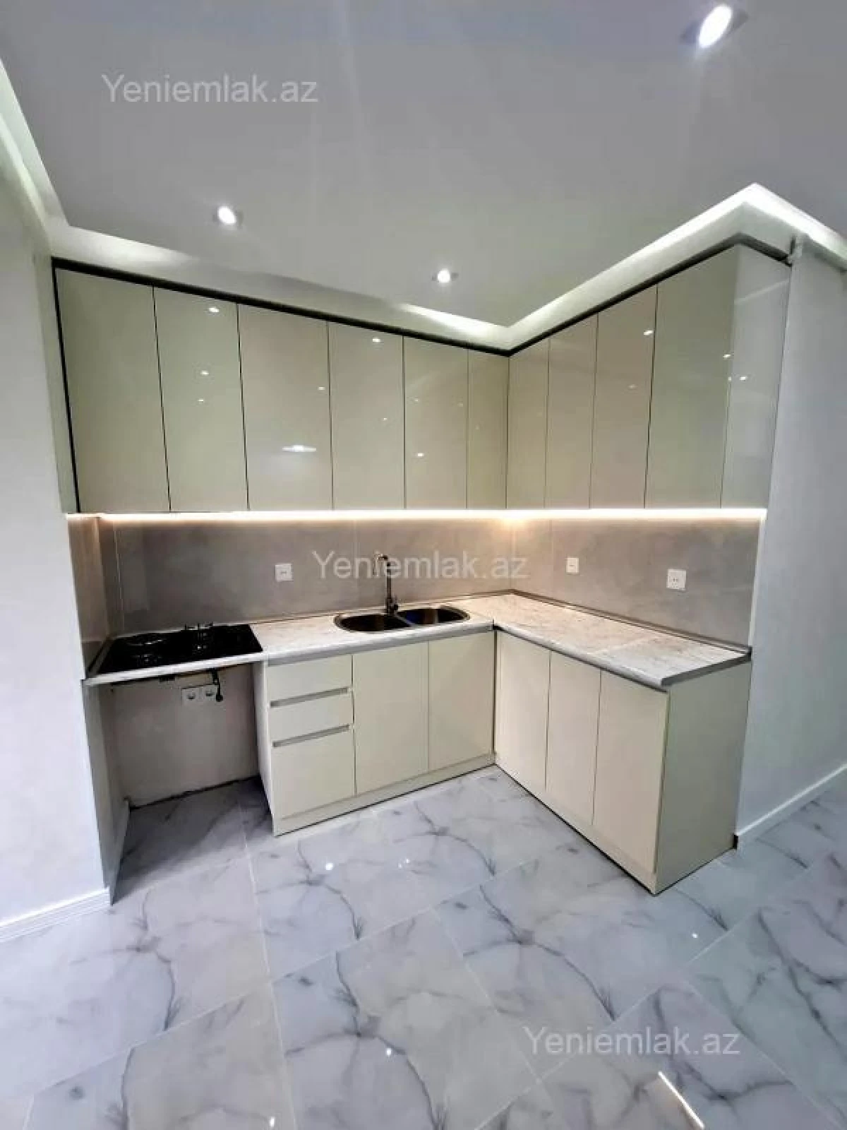 Satılır 3 otaqlı köhnə tikili 78 m²