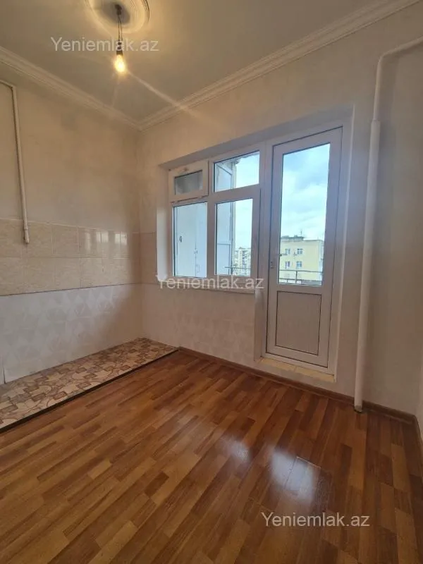 Satılır 4 otaqlı köhnə tikili 100 m²