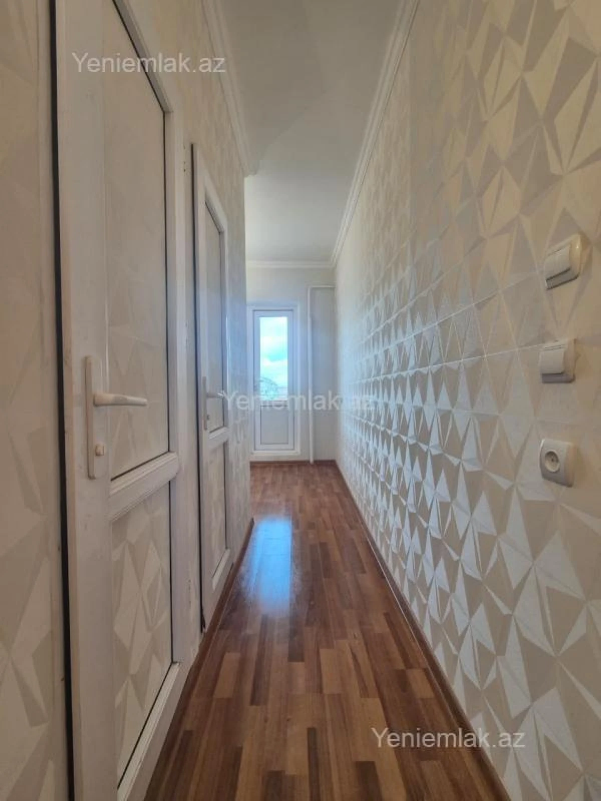 Satılır 4 otaqlı köhnə tikili 100 m²