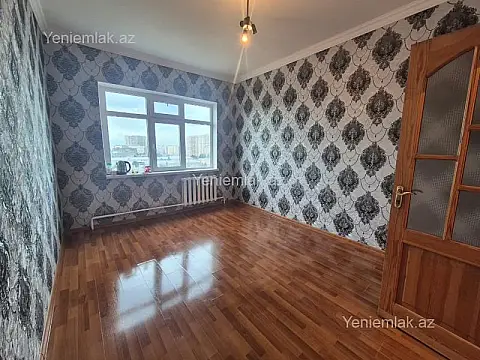 Satılır 4 otaqlı köhnə tikili 100 m²