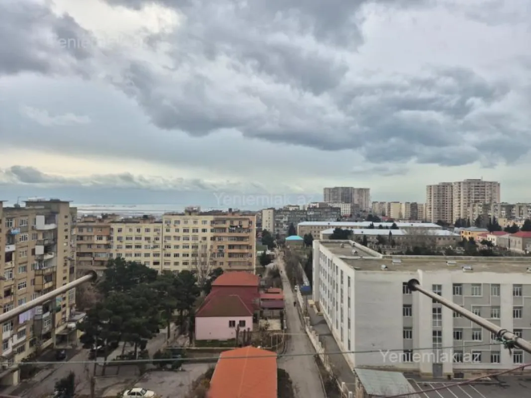 Satılır 4 otaqlı köhnə tikili 100 m²