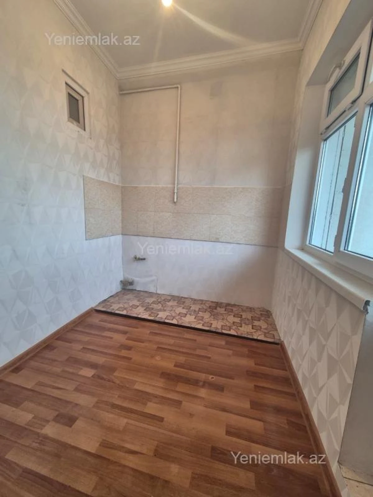 Satılır 4 otaqlı köhnə tikili 100 m²