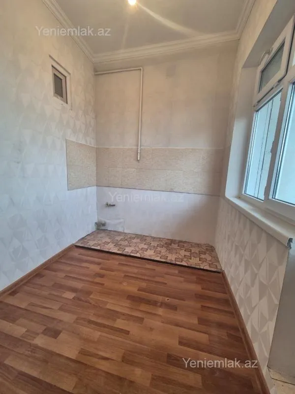 Satılır 4 otaqlı köhnə tikili 100 m²