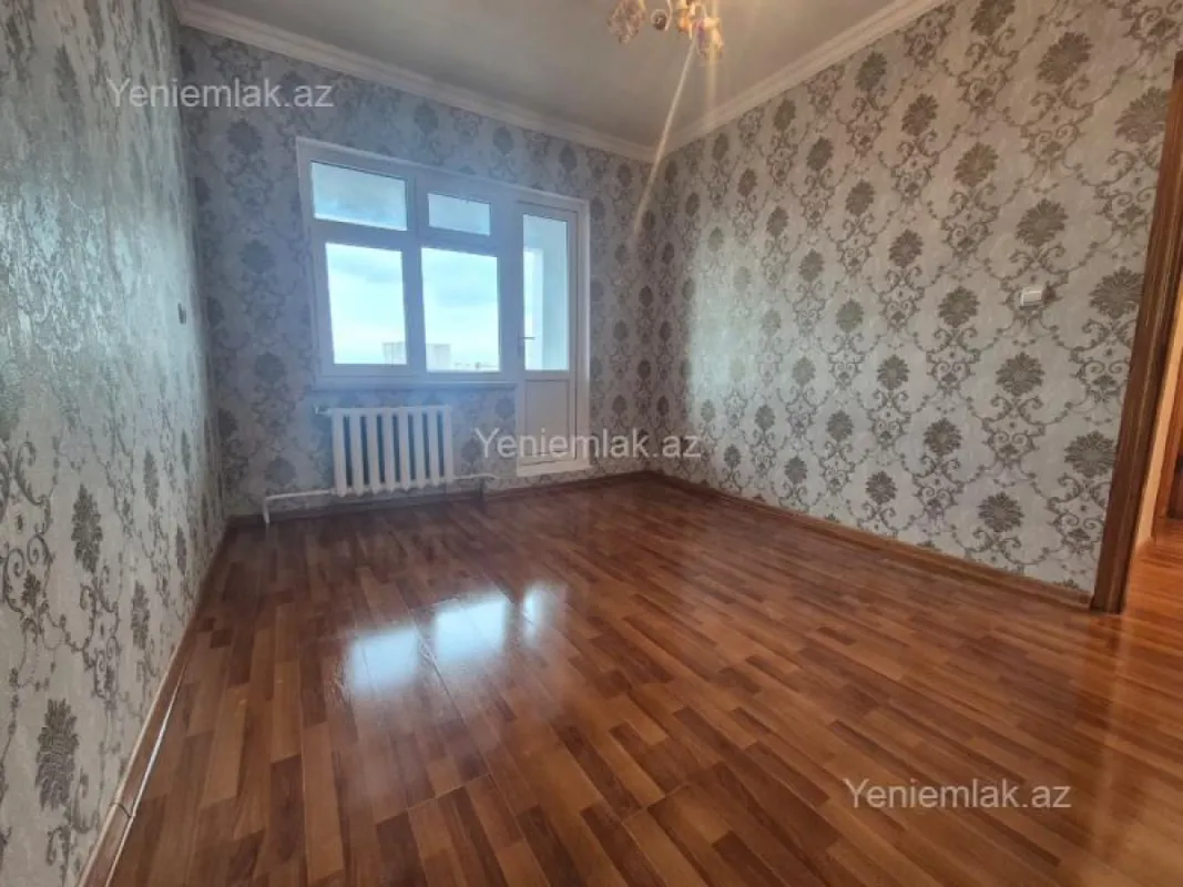 Satılır 4 otaqlı köhnə tikili 100 m²
