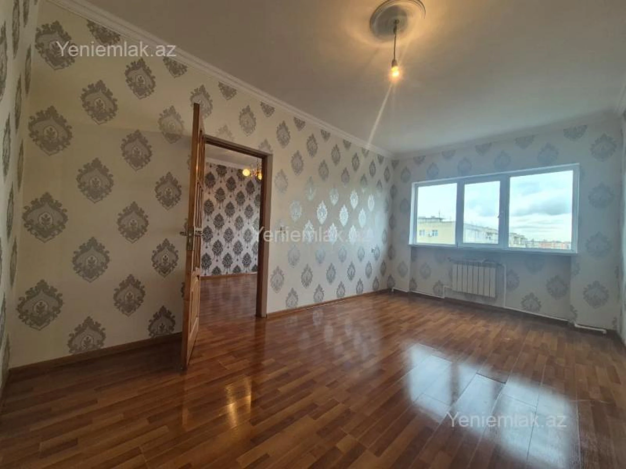 Satılır 4 otaqlı köhnə tikili 100 m²