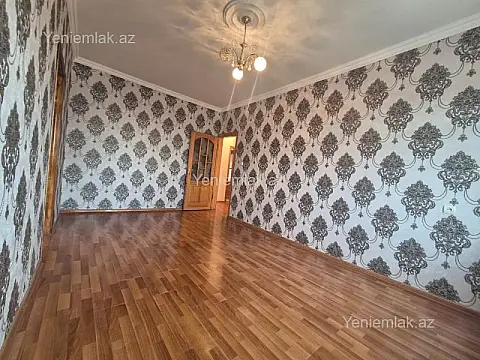 Satılır 4 otaqlı köhnə tikili 100 m²