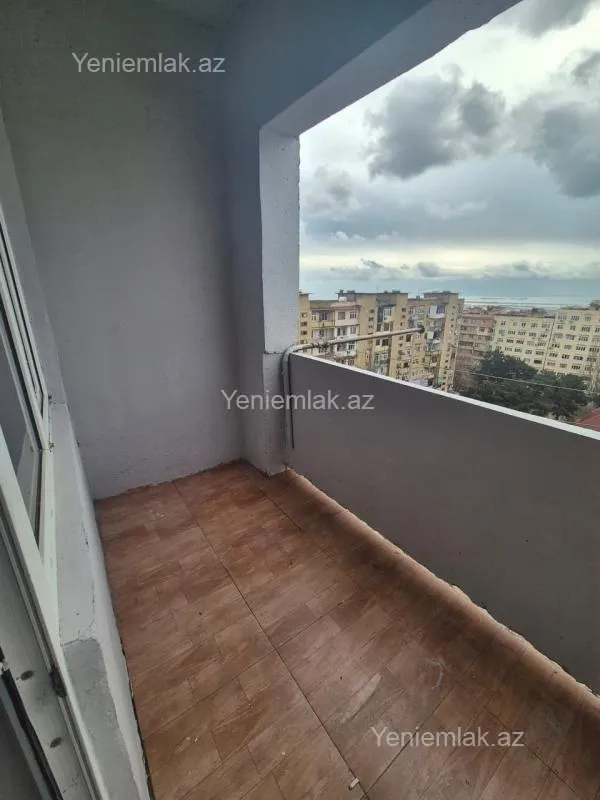 Satılır 4 otaqlı köhnə tikili 100 m²