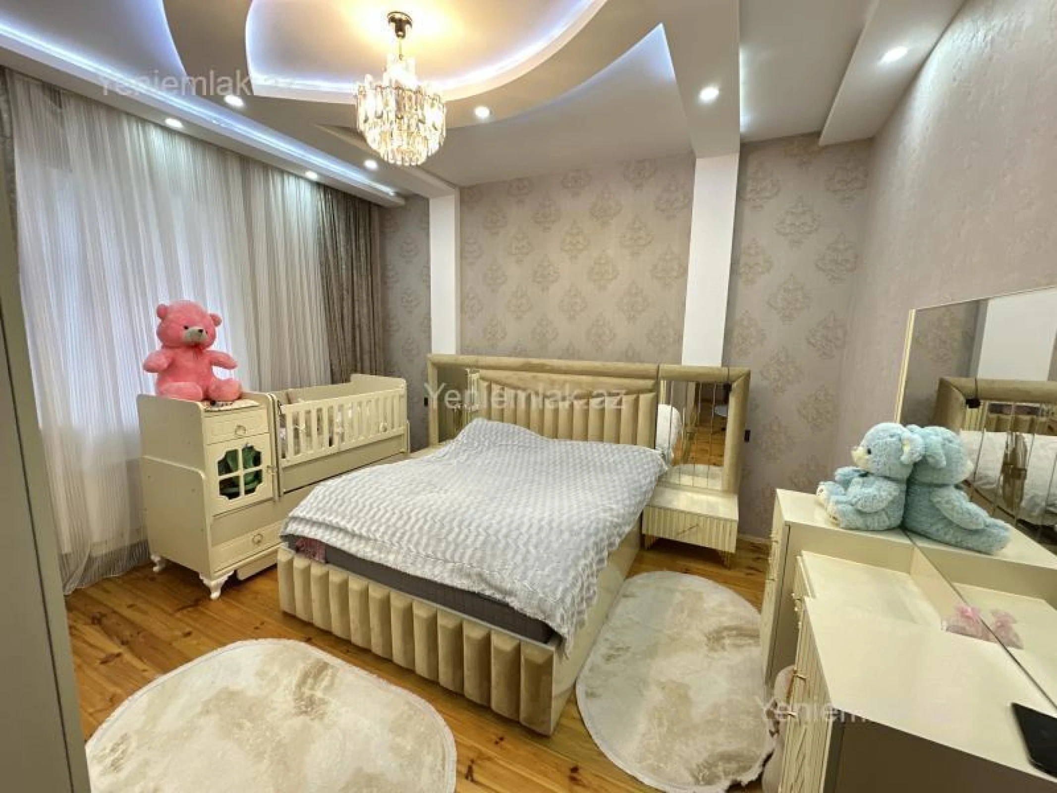 Satılır 7 otaqlı həyət evi 300 m²