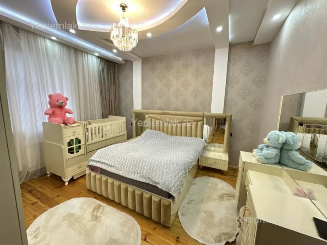 Satılır 7 otaqlı həyət evi 300 m²