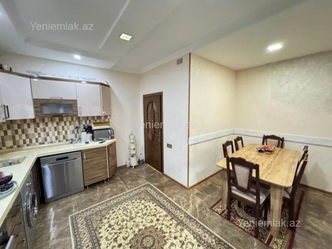 Satılır 7 otaqlı həyət evi 300 m²