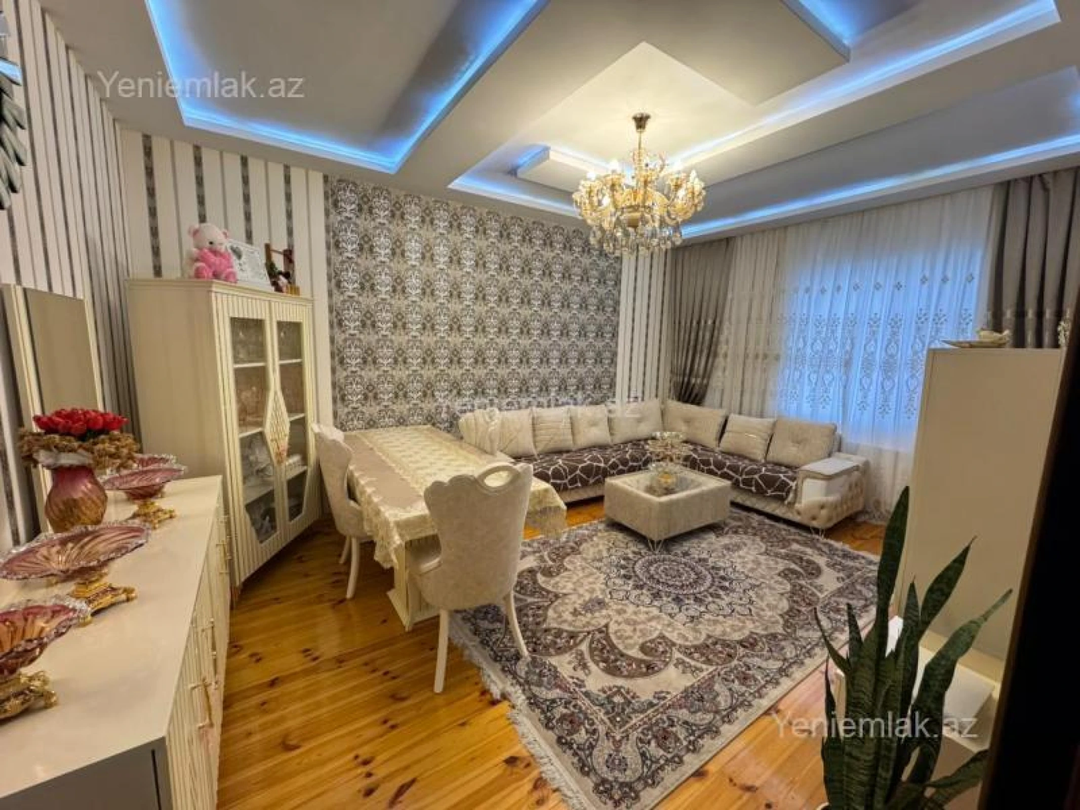 Satılır 7 otaqlı həyət evi 300 m²