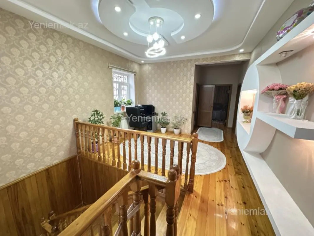 Satılır 7 otaqlı həyət evi 300 m²
