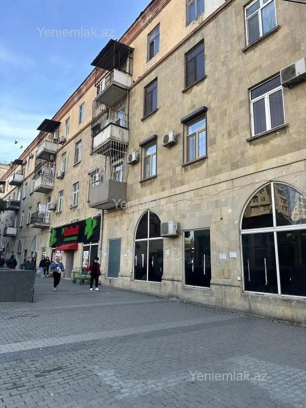 Satılır 2 otaqlı köhnə tikili 66 m²