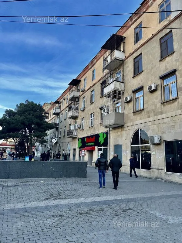 Satılır 2 otaqlı köhnə tikili 66 m²