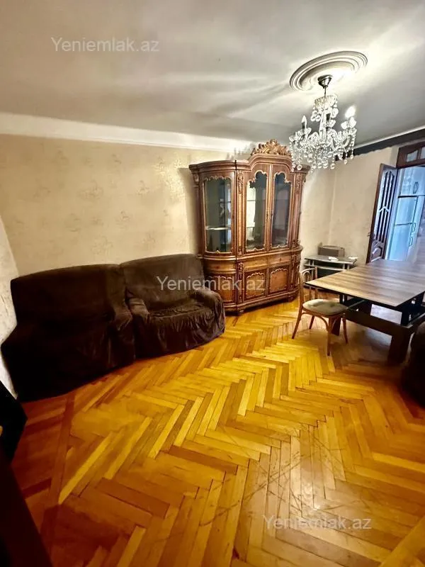 Satılır 2 otaqlı köhnə tikili 66 m²