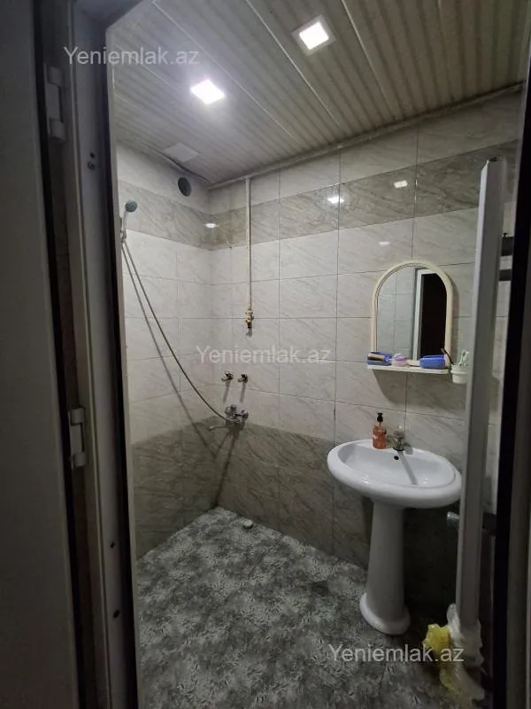 Satılır 2 otaqlı köhnə tikili 55 m²