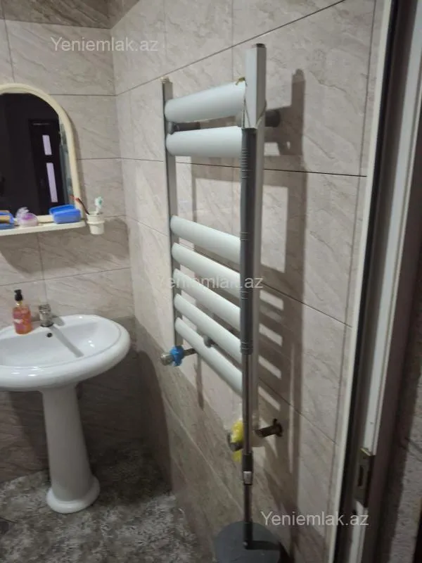 Satılır 2 otaqlı köhnə tikili 55 m²