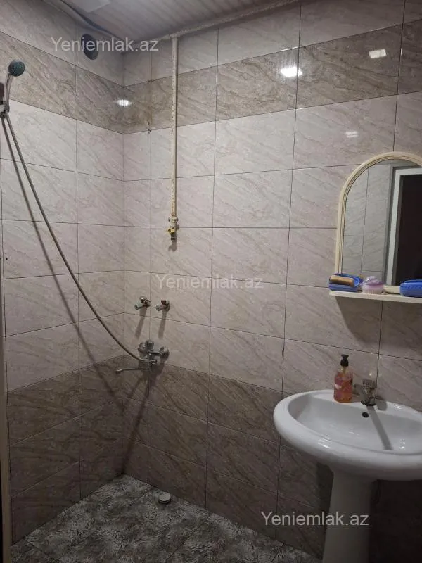 Satılır 2 otaqlı köhnə tikili 55 m²