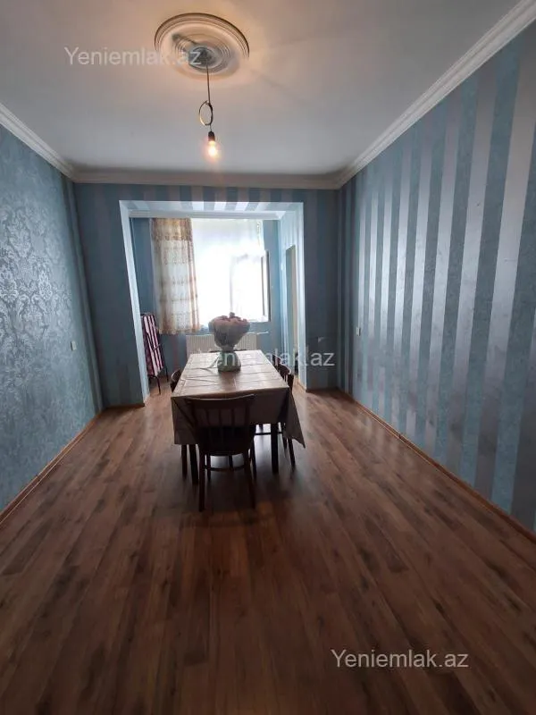 Satılır 2 otaqlı köhnə tikili 55 m²