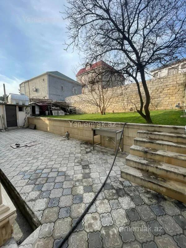 Satılır 8 otaqlı həyət evi 360 m²