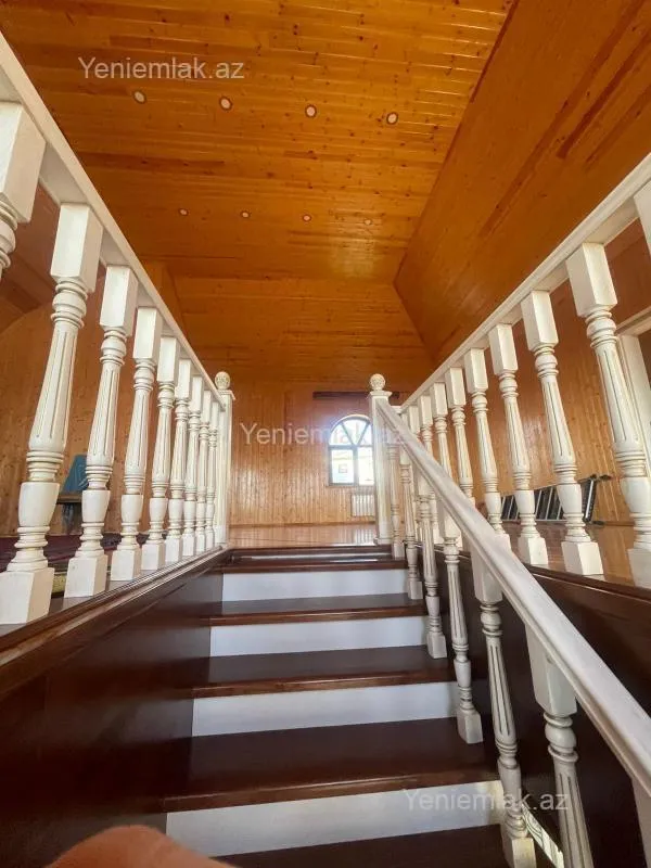 Satılır 8 otaqlı həyət evi 360 m²