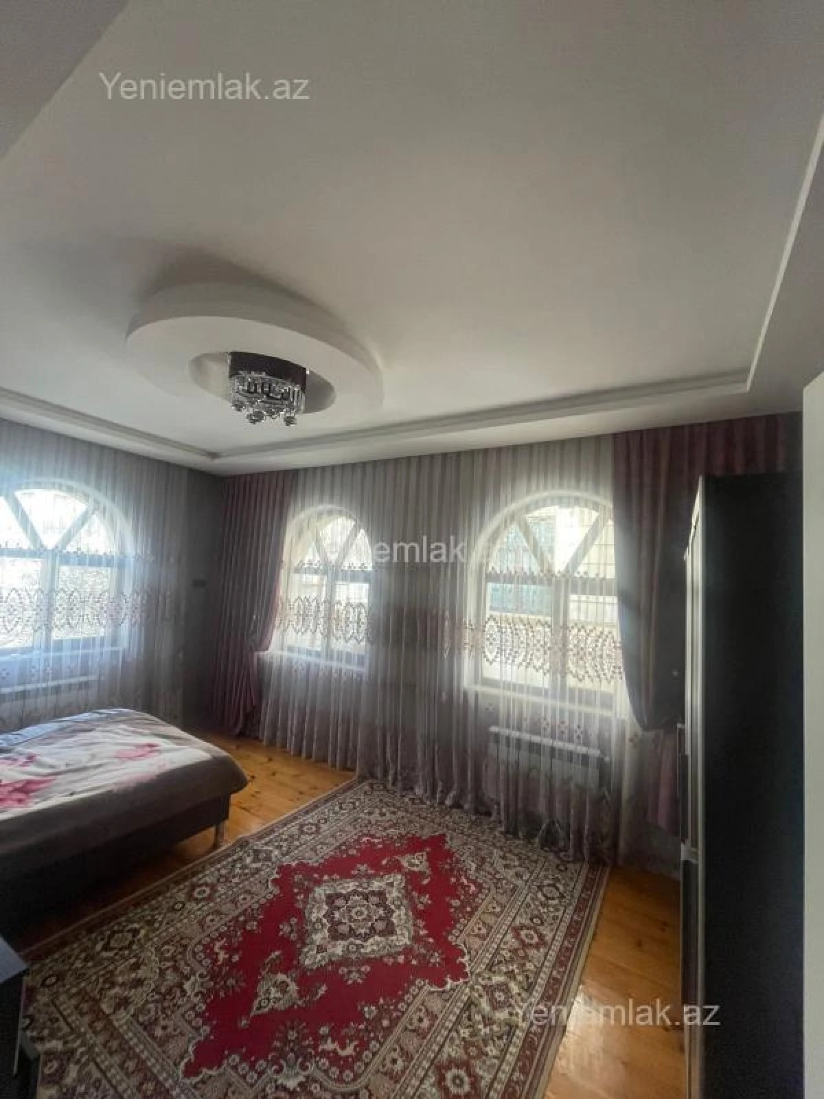 Satılır 8 otaqlı həyət evi 360 m²