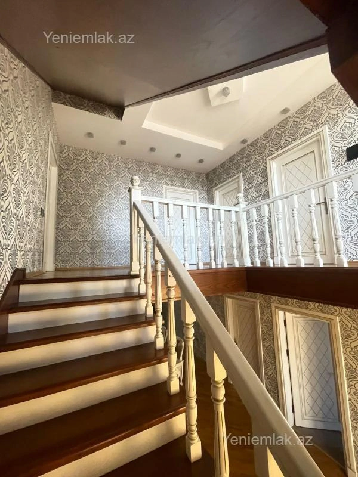 Satılır 8 otaqlı həyət evi 360 m²