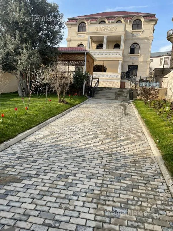 Satılır 8 otaqlı həyət evi 360 m²