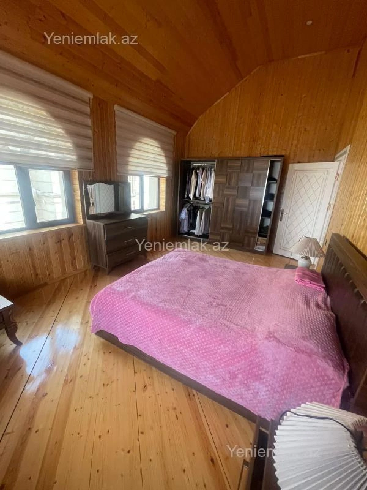 Satılır 8 otaqlı həyət evi 360 m²