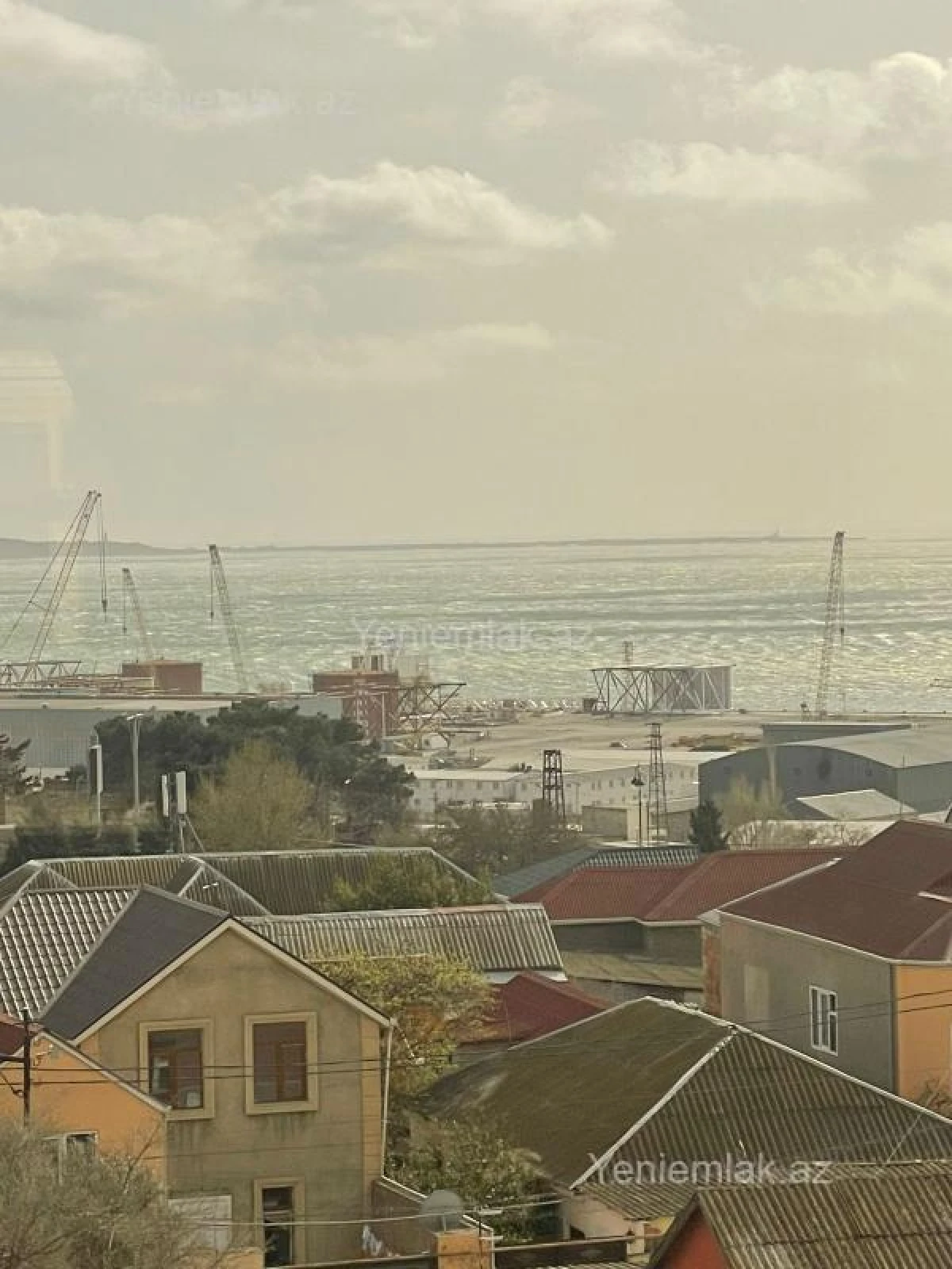 Satılır 8 otaqlı həyət evi 360 m²