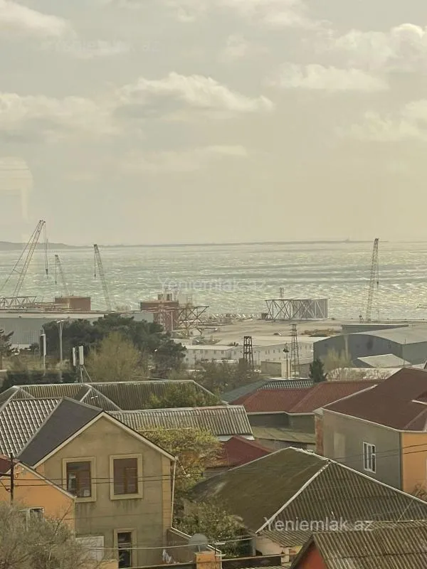 Satılır 8 otaqlı həyət evi 360 m²