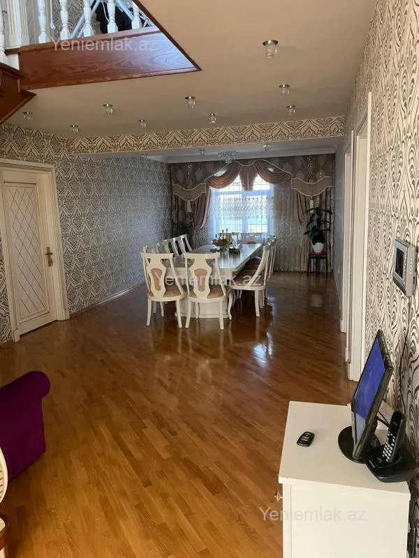 Satılır 8 otaqlı həyət evi 360 m²