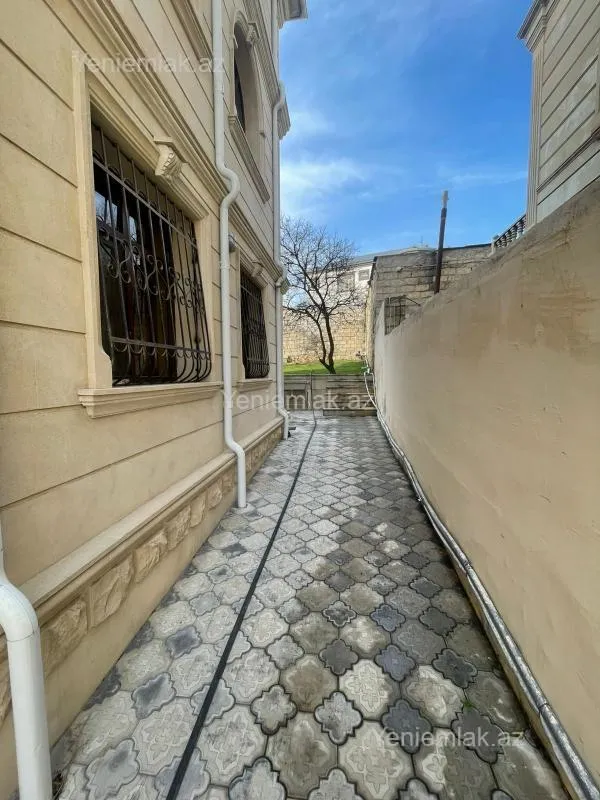 Satılır 8 otaqlı həyət evi 360 m²