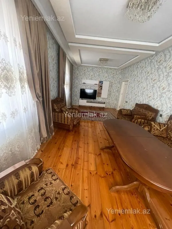 Satılır 8 otaqlı həyət evi 360 m²