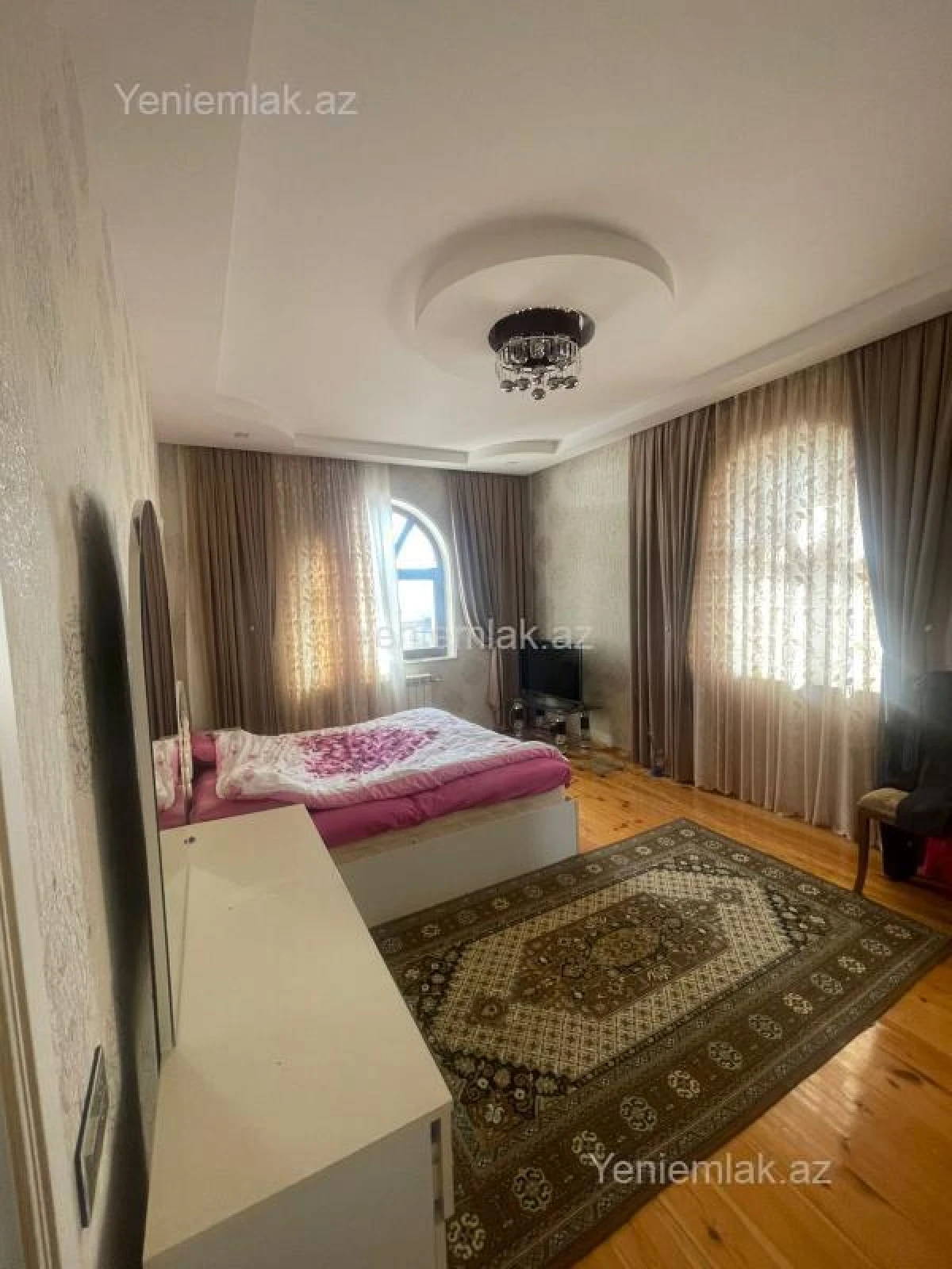 Satılır 8 otaqlı həyət evi 360 m²