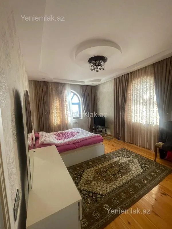 Satılır 8 otaqlı həyət evi 360 m²