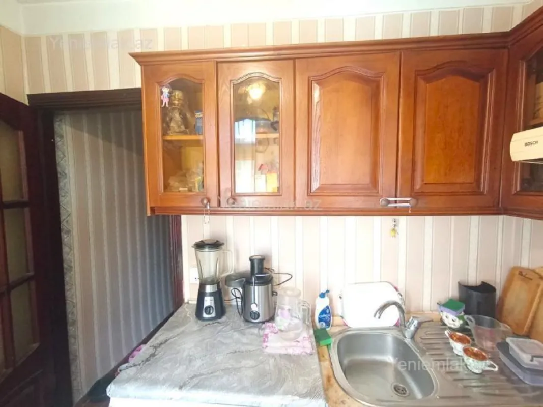 Satılır 2 otaqlı köhnə tikili 55 m²