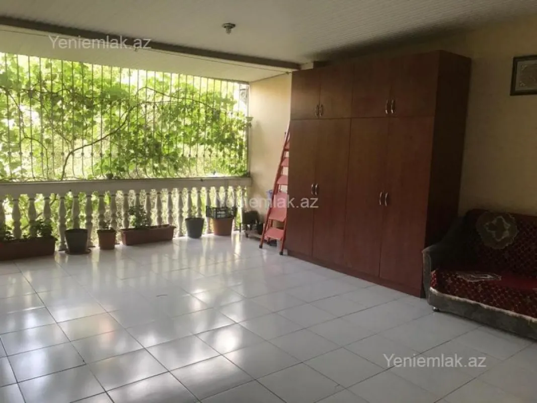 Satılır 4 otaqlı köhnə tikili 160 m²