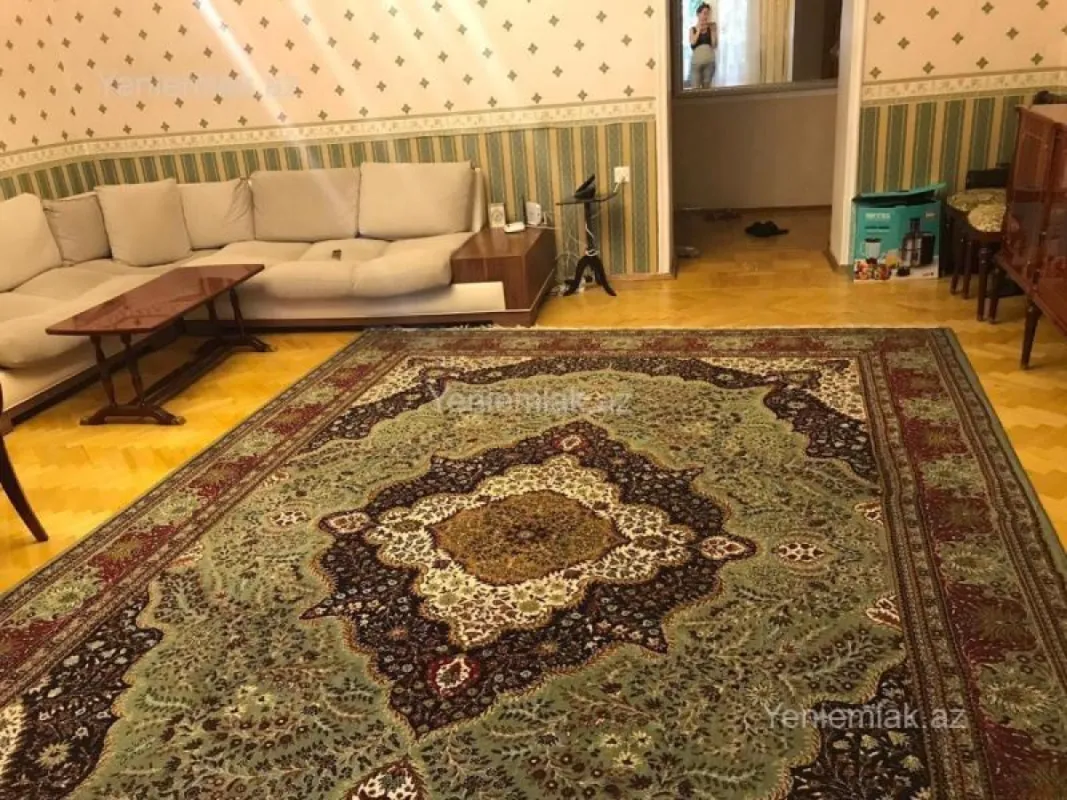 Satılır 4 otaqlı köhnə tikili 160 m²