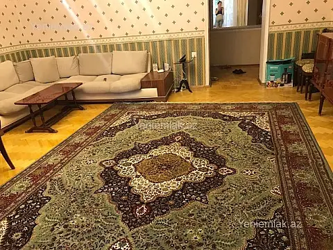 Satılır 4 otaqlı köhnə tikili 160 m²
