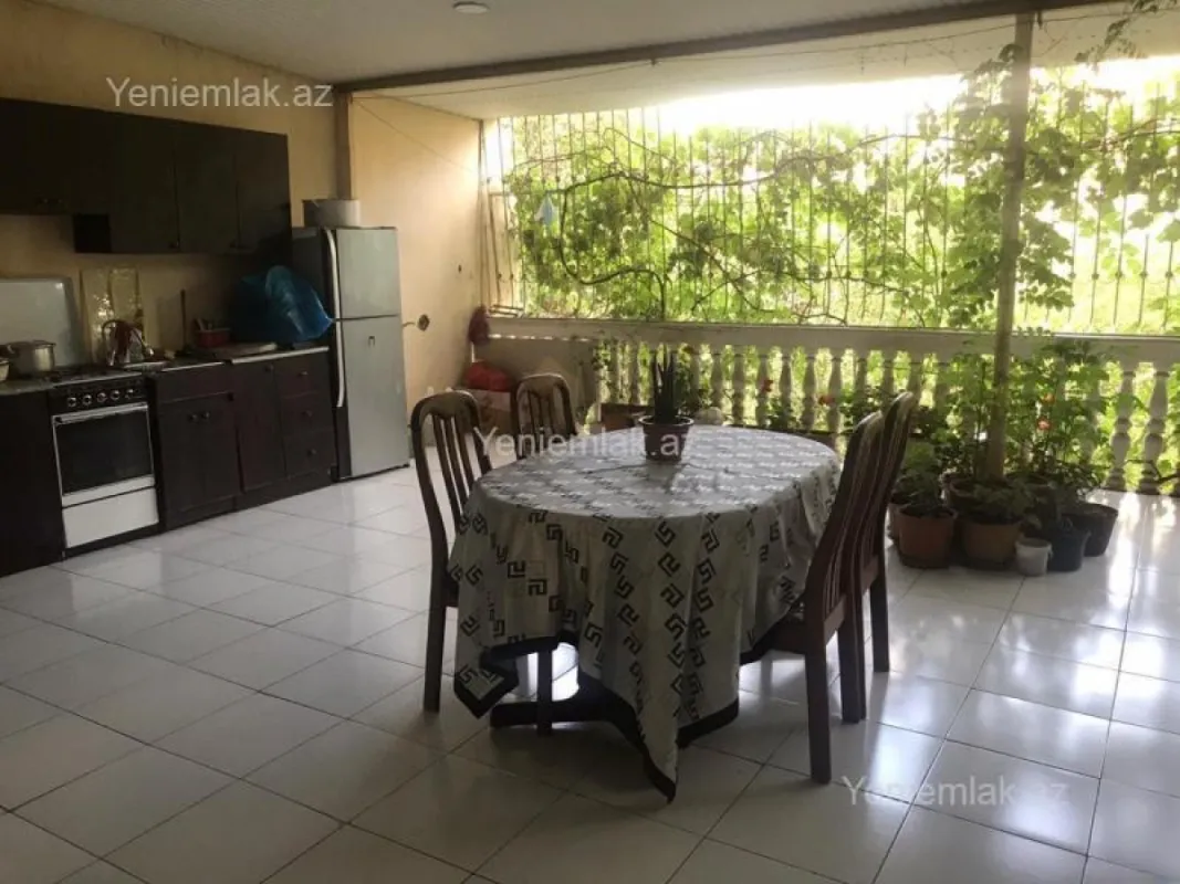 Satılır 4 otaqlı köhnə tikili 160 m²