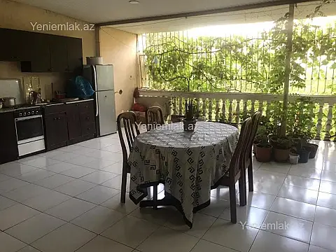 Satılır 4 otaqlı köhnə tikili 160 m²